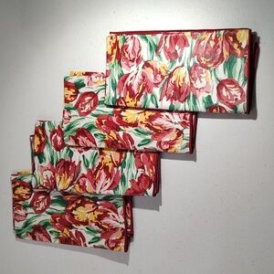 Longaberger Set Of 4 Tulip Fabric Napkins With Red Trim